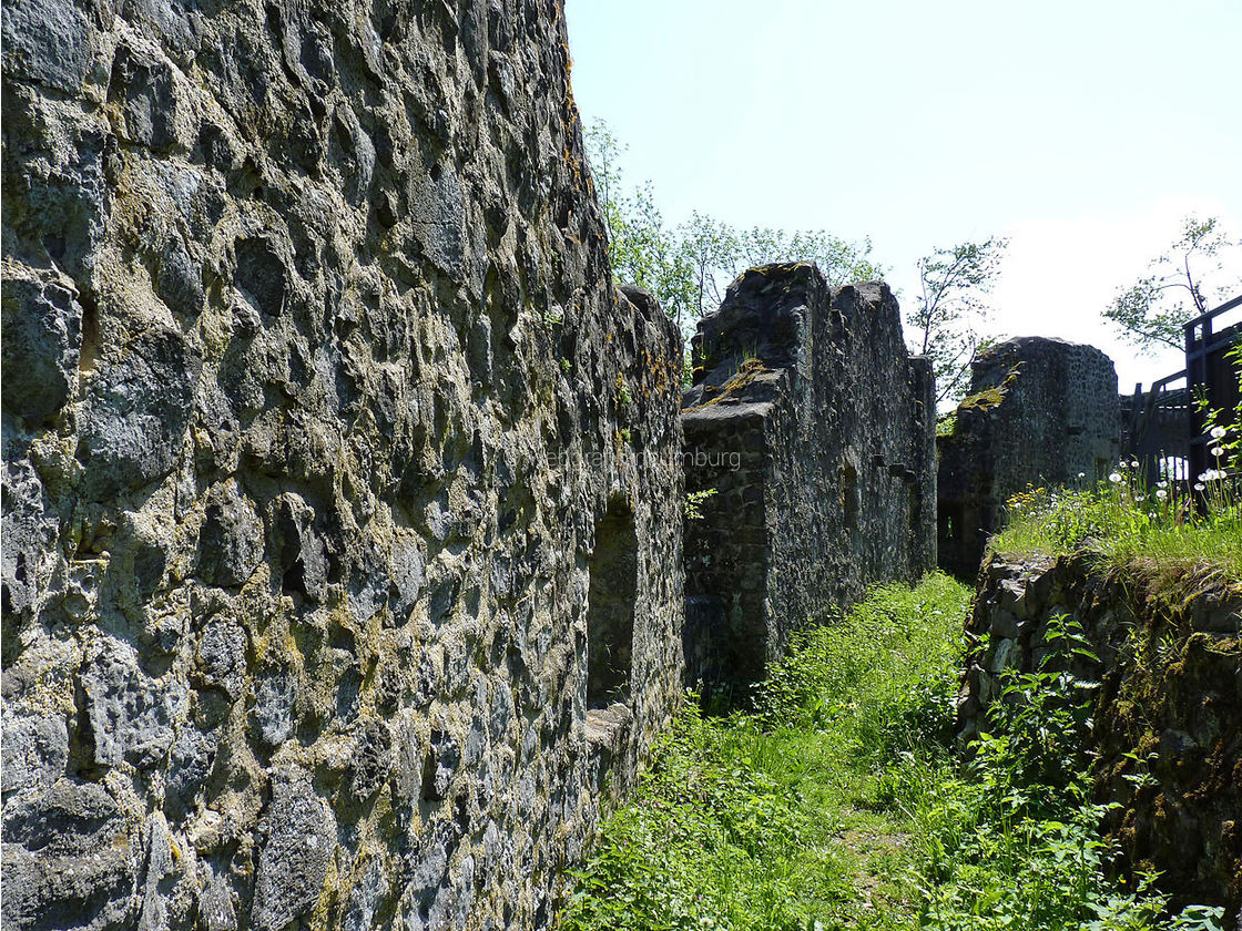 Die Weidelsburg bei Naumburg (Foto: Karl-Franz Thiede)